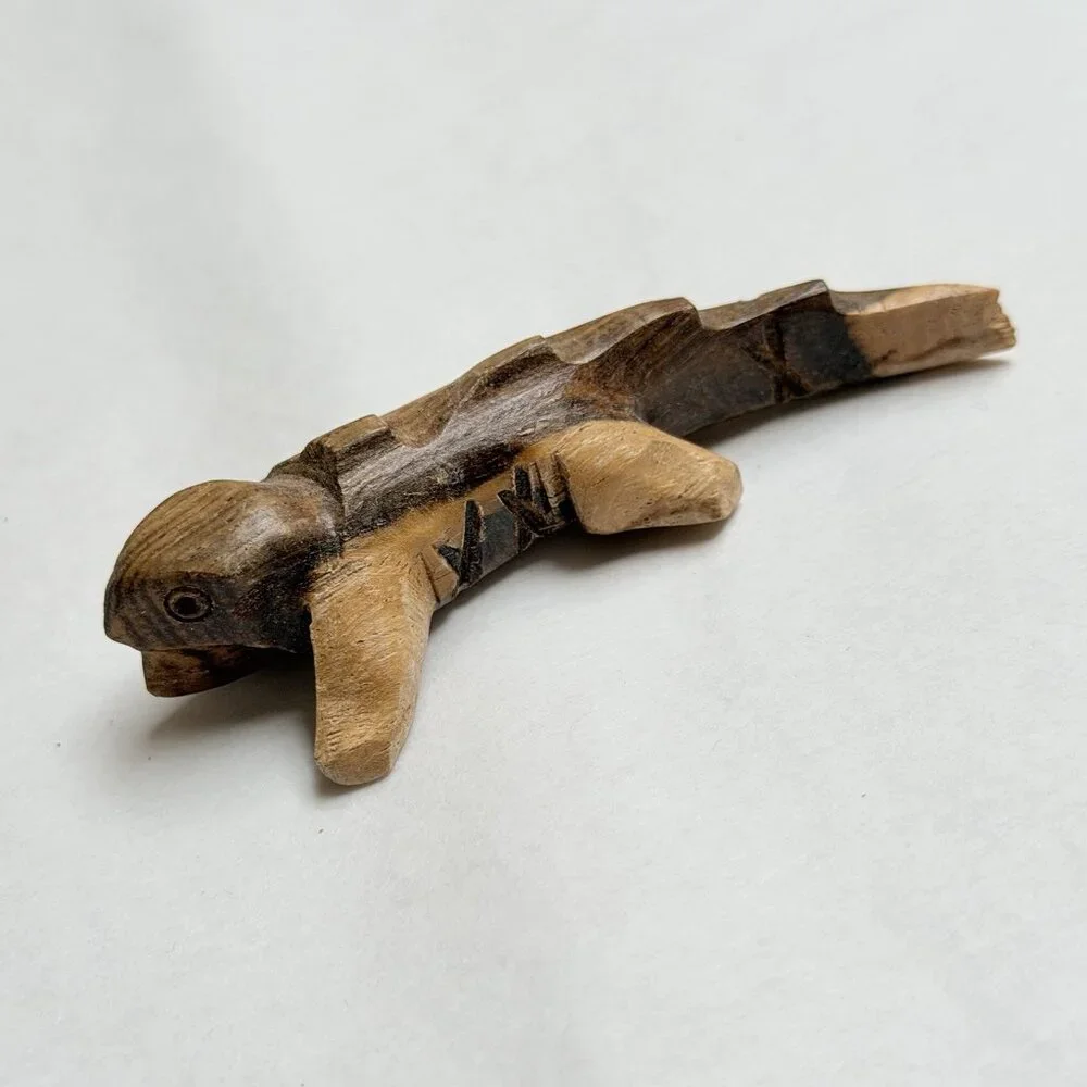 Wooden Hand Carved Gecko Lizard Small Wood Decor Vintage Mini Figure Gift Decor
